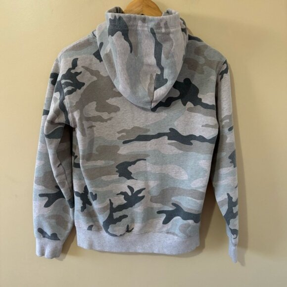 •SOLD•|Tna| Aritzia Camouflage Grey Cozy Hoodie Size XS - Picture 3 of 3